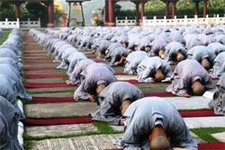 Phật Quang Sơn tổ chức Lễ xuất gia truyền giới cho gần 700 giới tử quốc tế.